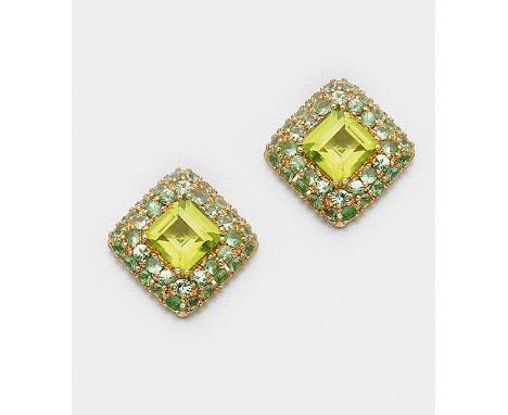 Paar dekorative Peridot-Ohrringe Gelbgold, gest. 750. Zentral besetzt mit zwei apfelgrünen Peridots von zus. ca. 2,28 ct. und