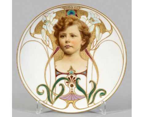 Jugendstil-Wandteller mit Kinderporträt Runde, flach gemuldete Form mit glattem Rand. Im Spiegel Brustbildnis eines Knaben in