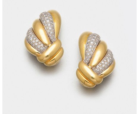 Paar repräsentative Brillant-Ohrclips Weiß- und Gelbgold, 18 ct.; Schauseitig besetzt mit Brillanten von zus. ca. 2,40 ct. in