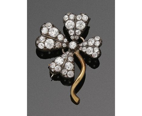 Jugendstil-Kleeblattbrosche mit Diamanten Gelbgold, 14 ct. und Silber. Ausgefasst mit Altschliffdiamanten von zus. ca. 2,00 c
