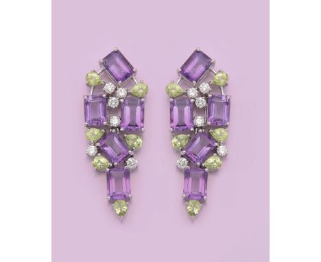 Paar extravagante Amethyst-Ohrringe Weißgold, gest. 750. Schauseitig besetzt mit fliederfarbenen Amethysten von zus. ca. 10 c