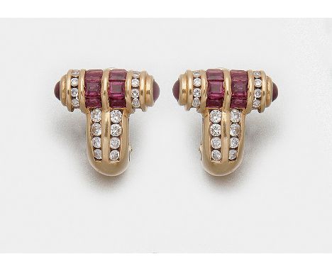 Paar elegante Rubin-Diamant-Ohrclips im Stil von Cartier Gelbgold, gest. 14 ct.; Schauseitig besetzt mit Brillanten von zus. 