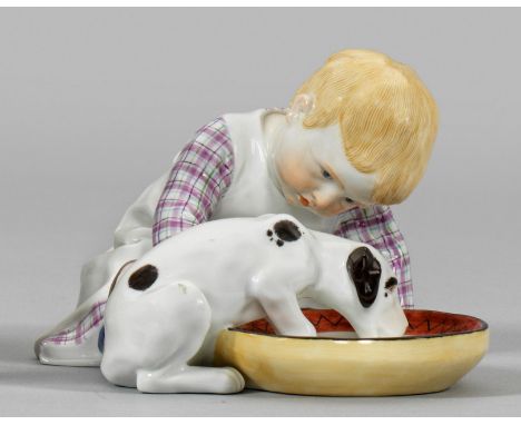 "Kind mit Hund" aus der Serie der sog. Hentschelkinder Auf dem Boden sitzender Knabe, einen kleinen Hund aus einem flachen, g