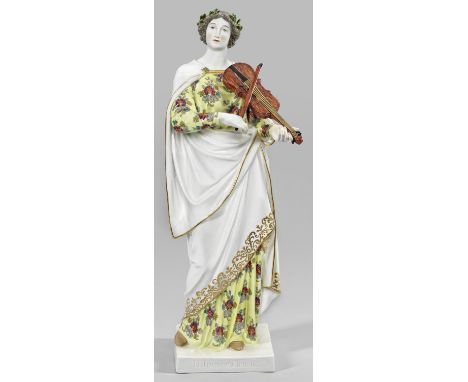 Allegorische Figur "Die Instrumentalmusik" Auf quadratischer Plinthe, im Kontrapost stehende, die Violine spielende, weiblich