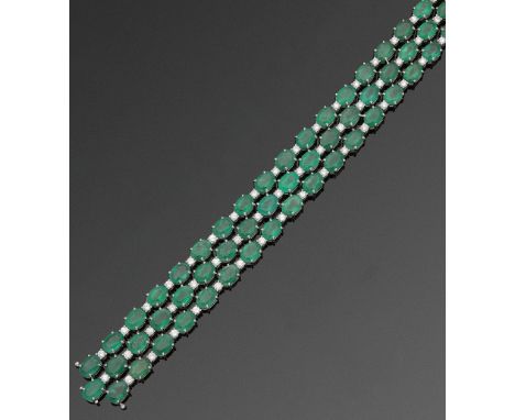 Prachtvolles kolumbianisches Smaragd-Armband Weißgold, gest. 750. Linear besetzt mit leuchtendgrünen Smaragden im Ovalschliff