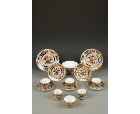 AN ENGLISH PORCELAIN PART TEA SERVICE with Imari style decoration highlighted with gilt, 19th century. Comprising: a bowl, tw