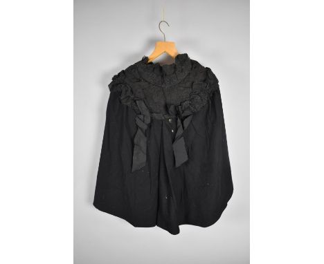 A Late 19th/Early 20th Century Ladies Cape 