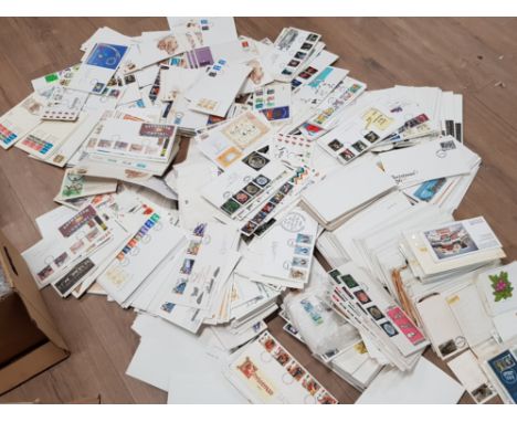 APPROXIMATELY 1000 FIRST DAY COVERS FROM 1970S-1990S MOSTLY FROM GREAT BRITAIN INCLUDING VALUES UP TO 10 POUND