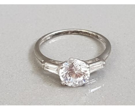 9CT WHITE GOLD ONE STONE CZ RING 1.9G SIZE L1/2