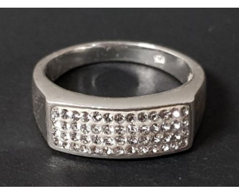 SILVER AND 4 ROW CRYSTAL RING SIZE R 1/2 5.6G GROSS WEIGHT