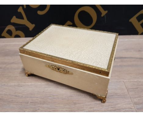 GILT JEWELLERY BOX CONTAINING LADIES WATCHES INCLUDING TIMEX AND SEKONDA