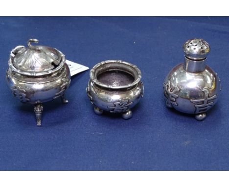 319th century Chinese export silver cruet items, with character marks, decoration by Luen Wo of Shanghai, 4.7oz total 