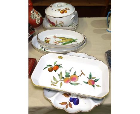Royal Worcester Evesham serving dishes, tureen etc 