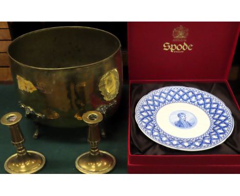 Brass planter on raised supports, pair of brass candlesticks plus boxed Spode plate
all used and unchecked