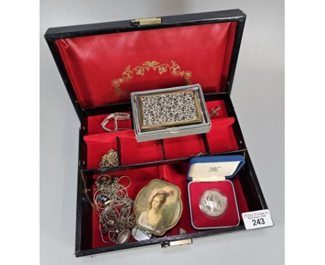 Jewellery box comprising assorted silver and costume jewellery and other items including: vintage compacts, Royal Mint Queen'
