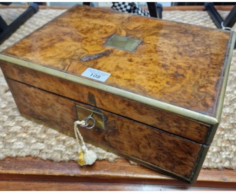 19th century burr walnut and brass banded writing slope. With key. 35x24x15cm approx. (B.P. 21% + VAT).&nbsp;Brass banding an