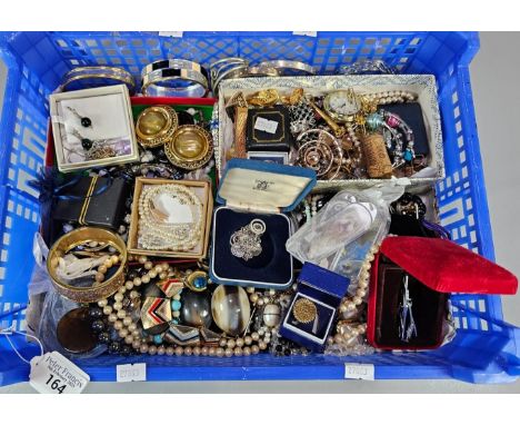 Collection of vintage and other jewellery to include: stock pins, pendants, pocket watch, bracelets etc. (B.P. 21% + VAT)