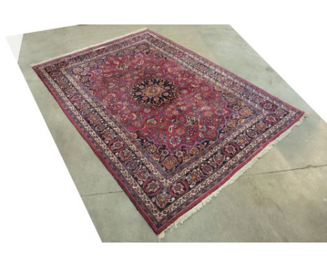 signed Persian vintage Meshed in wool with classic design || Door de knoper getekende Perzische Meshed met klassieke tekening