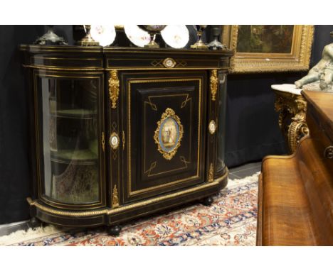 19th Cent. French neoclassical Napoleon III-sideboard in ebony and ebonised wood with mountings in guilded bronze and plaquet