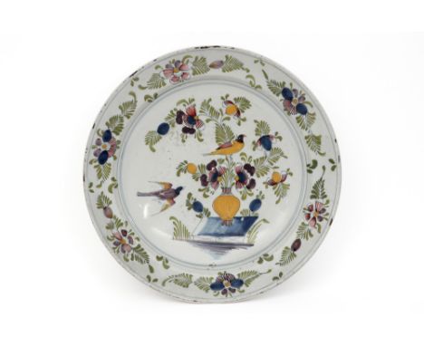 18th Cent. dish in ceramic from Delft with a polychrome decor with birds || Achttiende eeuwse schaal in faïence van Delft met