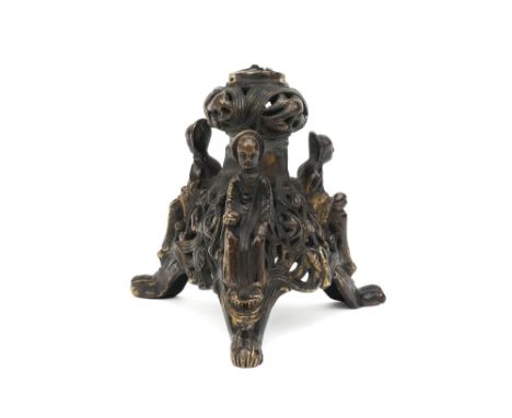 base of a 12th Cent. European Romanesque style candlestick or cross in bronze || EUROPA  -  12° EEUW voet van een Romaans kru