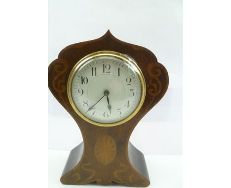 AN ART NOUVEAU DESIGN EDWARDIAN EIGHT DAY INLAID MANTEL CLOCK, the dial with Arabic numerals, 23cm high 