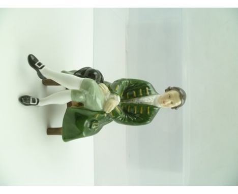 A ROYAL DOULTON CERAMIC FIGURINE "A Gentleman from Williamsburg" HN2227, 15.5cm high 