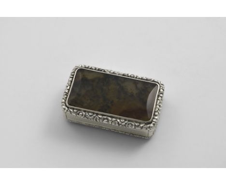 A WILLIAM IV MOUNTED AGATE SNUFF BOX with engine-turned sides and raised floral borders, gilt interior, by Nathaniel Mills, B