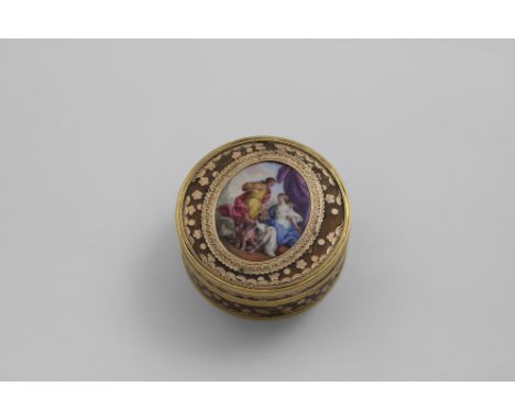 A LATE 18TH CENTURY TWO-COLOUR GOLD-MOUNTED BLOND TORTOISESHELL SNUFF BOX with an inlaid ground of pellets and florets and re