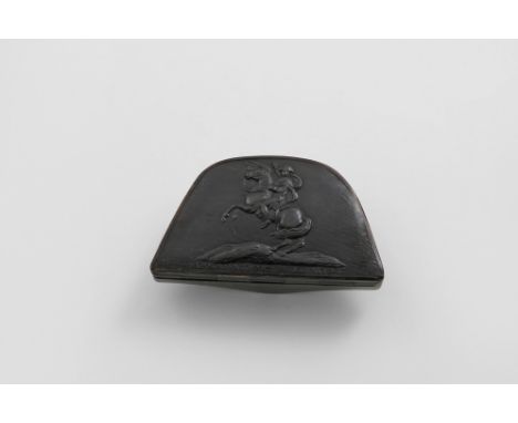 AN EARLY 19TH CENTURY FRENCH PRESSED HORN SNUFF BOX in the form of a bi-corn hat with "Napoleon Au Mont St. Bernard" in relie