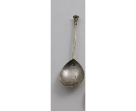 A JAMES I / CHARLES I UNASCRIBED SEAL TOP SPOON with the pricked initials "IG" over "IG" on the terminal, maker's mark "RC" w