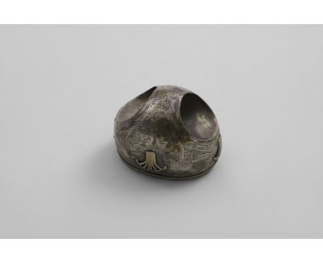 A LARGE ISLAMIC MOUNTED HARDSTONE SEAL RING OR TALISMAN with engraved decoration and four applied foliate motifs around the s