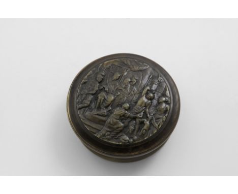 AN EARLY 18TH CENTURY PRESSED HORN CIRCULAR TOBACCO BOX with a ring-turned base, the pull-off cover with a scene depicting th