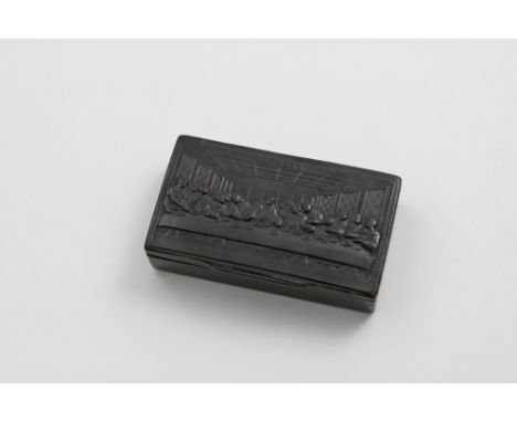AN EARLY 19TH CENTURY FRENCH PRESSED HORN RECTANGULAR SNUFF BOX with a depiction of the Last Supper (La Cene) in relief on th
