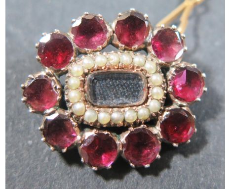 A Small Georgian Foil Backed Garnet and Seed Pearl Brooch in a yellow metal setting, 21x18mm 