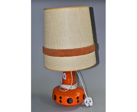 A 1960S ORANGE GLAZED TABLE LAMP BEARING HERDA LABEL, fitted with a conical hessian and woollen banded shade, the bulbous sha