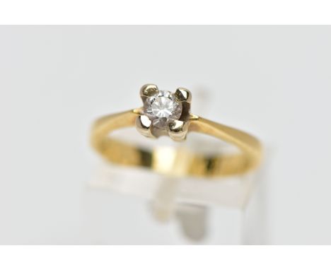 A YELLOW METAL DIAMOND SINGLE STONE RING, designed as a brilliant cut diamond within a four claw setting, estimated diamond w