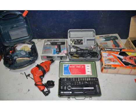 A SELECTION OF POWERTOOLS to include two Black and Decker BD1602 heat guns, Black and Decker KRM504 drill, Black and Decker K