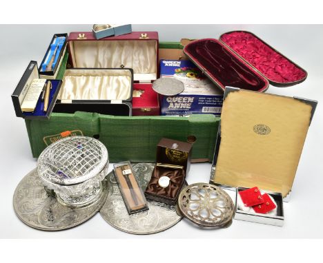 BOX OF SILVER AND ASSORTED ITEMS, to include a boxed silver napkin ring, oval form with an engine turned pattern and vacant c