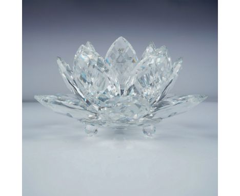 Exquisite Swarovski crystal waterlily candleholder, beautifully crafted in the shape of a multi-petal waterlily. Featuring fa