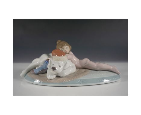A delightful Lladro porcelain figurine from The Night Before Christmas Collection, model number 01006673. This charming piece