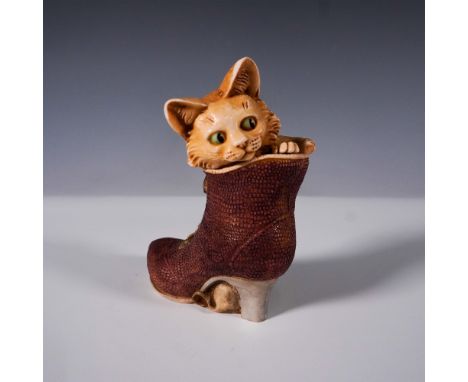 This charming Harmony Kingdom box figurine is part of the Small Treasure Jest collection. Crafted in England and copyrighted 
