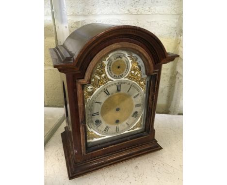 An early 20th century small oak cased bracket clock (af).