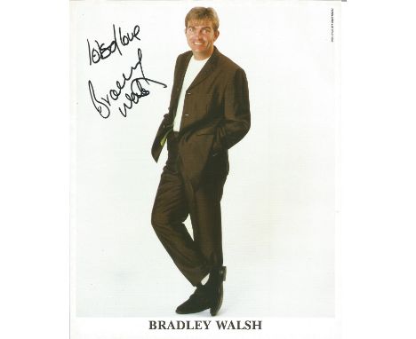 TV signed collection. 34 items mainly 6x4 colour photos. Names include Phil Vickery, Nick Nairn, Hairy Bikers, Jenny Powell, 