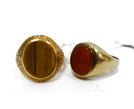 Gent's 9ct gold signet ring set iridescent stone, gross weight 4.7g approx. and another signet ring, cornelian set and indist