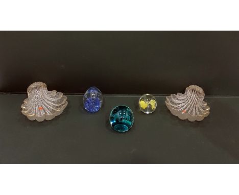 Two Venetian style glass shell bowls, gilt decorated and three glass paperweights (5)Re: Enquiry - Toys, Dolls, Models, Antiq