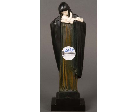 Lucienne Antoinette Heuvelmans (1885-1944). Muttergottes mit Kind. Bronze, am Sockel re./sign., H=20,5 cm. 
