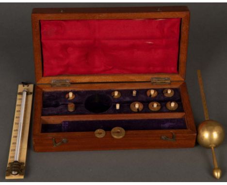 Sikes Hydrometer. Riddels Ltd. Belfast 19. Jh. Im Holzetui, H=5,5 cm, B=21 cm, T=10,5 cm. **