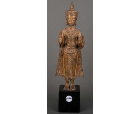 Stehender Buddha. Asien. Bronze, auf Holzsockel, H=52,5 cm.