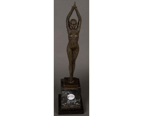 Tänzerin mit gestreckten Armen. Wohl Frankreich 20. Jh. Bronze, auf Marmorsockel, am Sockel sign., H=49.